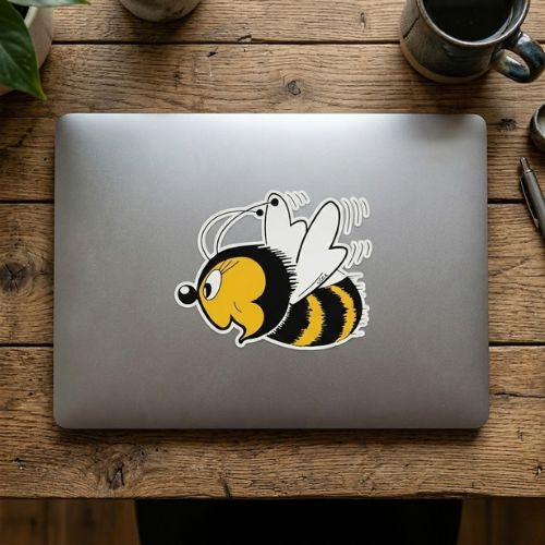 Bijensticker - Vliegende Bij Sticker 10x8cm- Lekkerhoning.nl