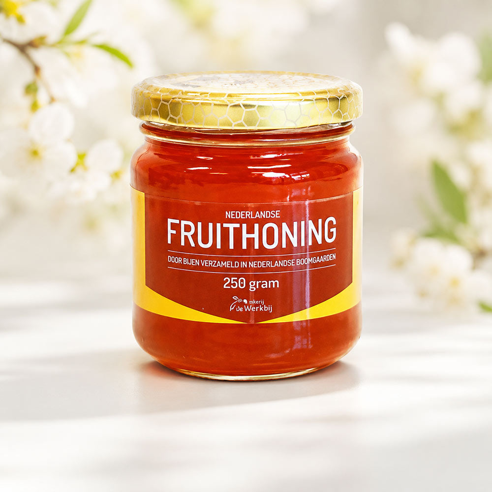 Fruithoning-uit-Nederlandse-Boomgaarden--Licht-en-Fruitig